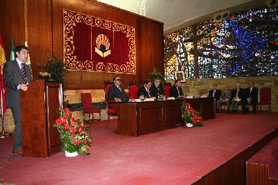 La comunidad universitaria rinde homenaje a Vicente Colomer Viadel