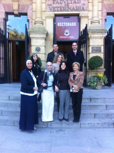 La delegacin egipcia en la puerta del Rectorado