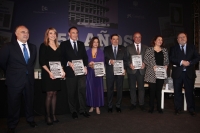 Foto de familia de autoridades asistentes al acto de presentacin del libro de la ETSIAM