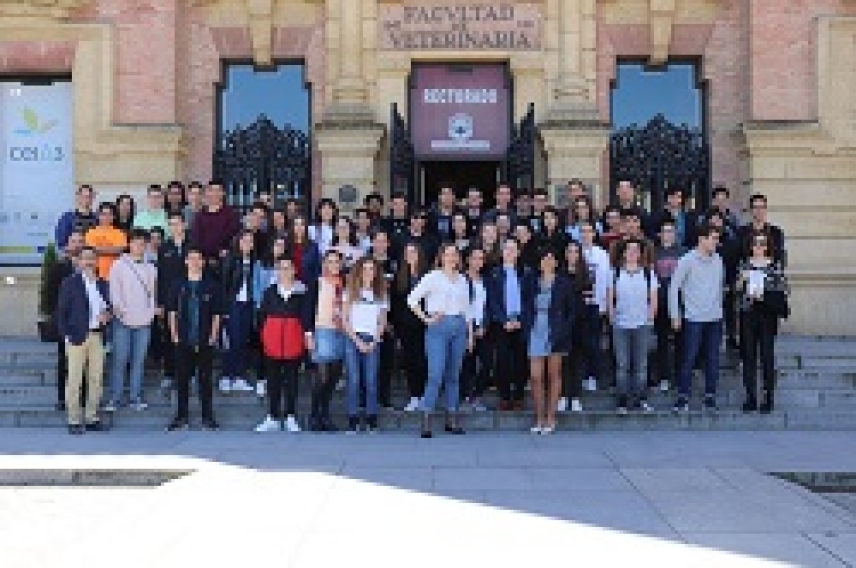 Deborah García convence en Córdoba de que la tabla periódica es poética