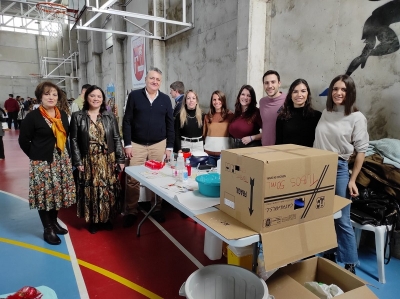 El grupo de investigación supras, junto a la presidenta, tesorera y vicepresidente de la asociación Autismo Córdoba, durante la celebración de las jornadas