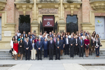 Participantes en el homenaje, junto al profesor Valcrcel y al rector