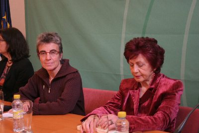 Presentados los libros ' Nuestra menopausia' de Anna Freixas y ' La extranjera' de Juana Castro.