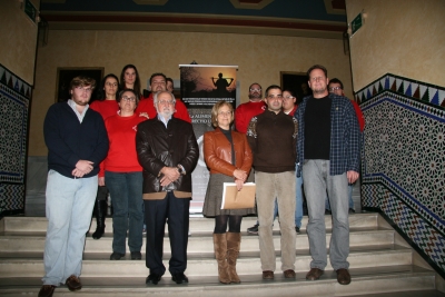 Voluntarios y participantes en el acto de presentacin 