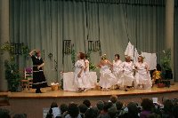 El Taller de Teatro de la Asociacin de Alumnos y ex alumnos de la Ctedra Intergeneracional llen el saln de actos de la Facultad de Filosofa con su representacin de 'Las arrecogas del Beaterio de Santa Mara Egipcaca'.