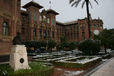 El Rectorado, bajo la nieve.